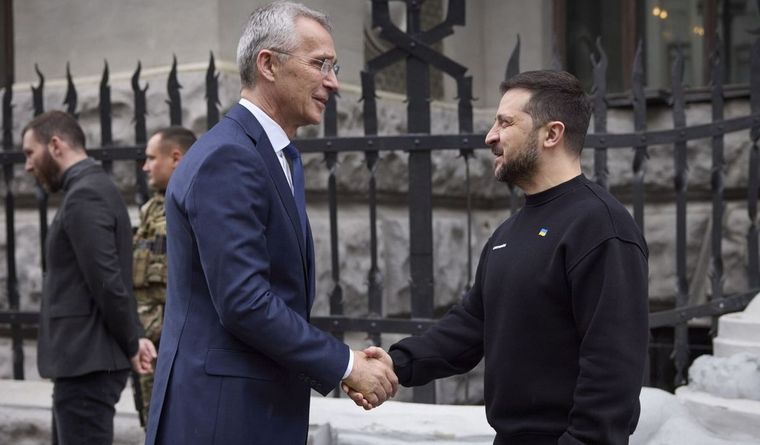 Stoltenberg y Zelenski Stoltenberg y Zelenski, idas y venidas. Foto: Efe.