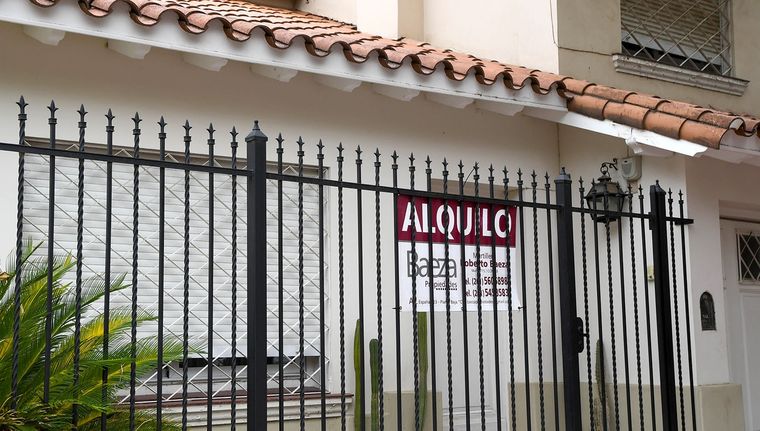 La derogación de la ley de alquileres y la caída del turismo generaron una oferta histórica.