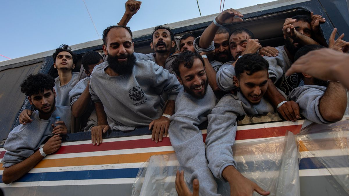 "Nos golpearon y humillaron, nos impedían comer, beber e ir al baño": las torturas que denuncian los prisioneros palestinos liberados por Israel
