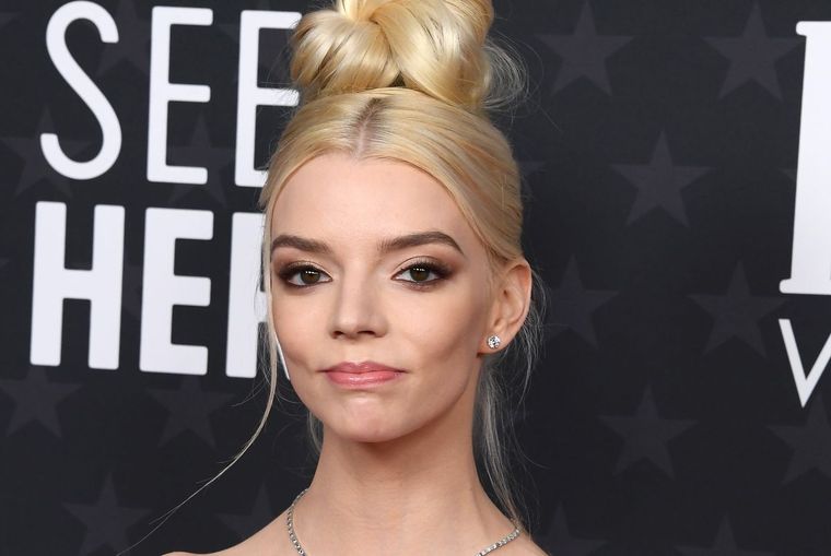 Anya Taylor-Joy deslumbró con un coqueto look playero.