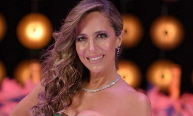Sandra Borghi lució un impactante look en la fiesta de 15 de su hija Josefina La periodista celebró junto a su hija una noche muy especial