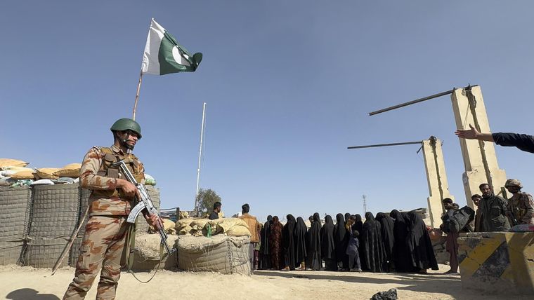 Frontera entre Pakistán y Afganistán, hay una Frontera entre Pakistán y Afganistán, hay una