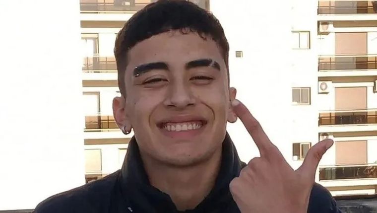 Tomas había salido de la escuela cuando intentó defender a su amiga