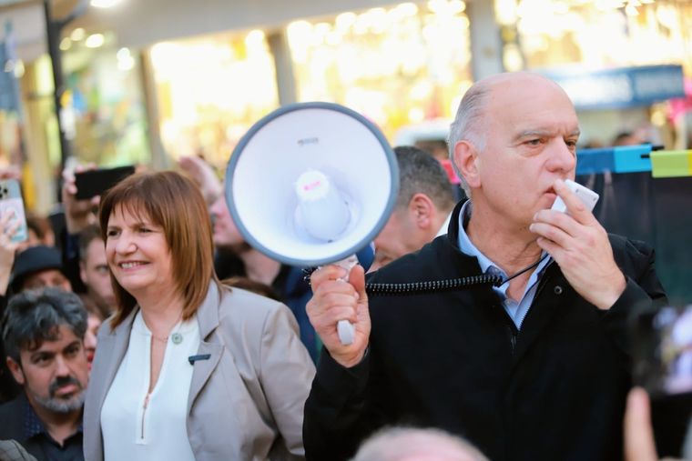 Patricia Bullrich recorrió Quilmes junto a su equipo y habló con los vecinos sobre la inseguridad Foto: Prensa Patricia Bullrich