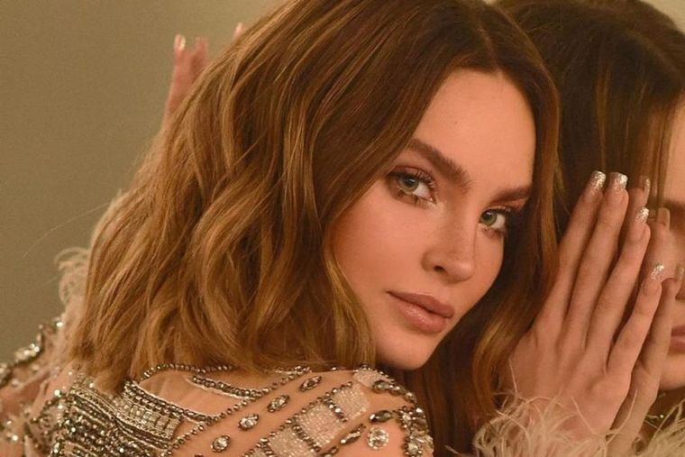 Belinda, navidad, vestido rojo