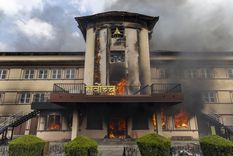 En Nepal se incendiario edificios gubernamentales. Foto Efe En Nepal se incendiario edificios gubernamentales. Foto Efe