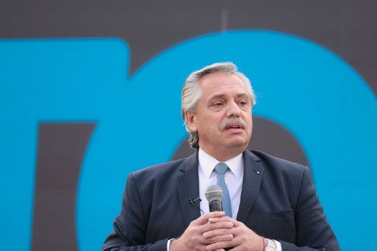 Quienes defendían a Alberto Fernández lo hacían asegurando que no había estado en la mayor parte de los festejos. Foto: Télam