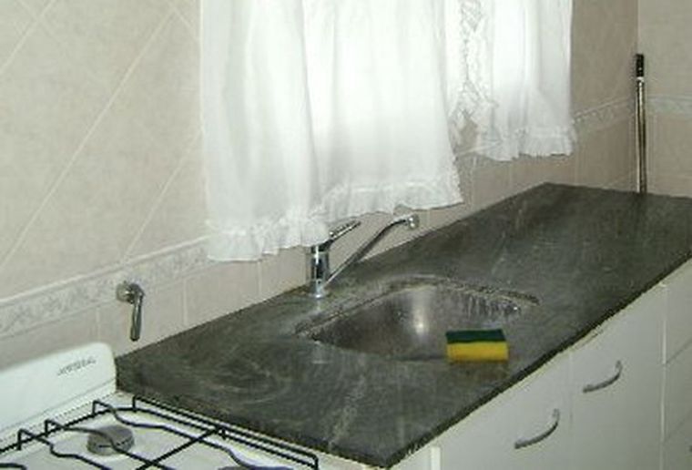 Faltaba hasta la mesada de la cocina.