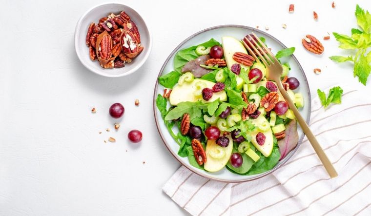Disfruta de una ensalada Waldorf fresca y fácil de hacer Foto: Shutterstock