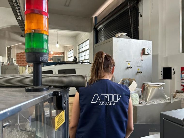 La Dirección General de Aduanas detectó operaciones de triangulación, en las que no se observó agregado de valor en el paso de la mercadería, previa llegada al país. Foto: Dirección General de Aduanas - AFIP
