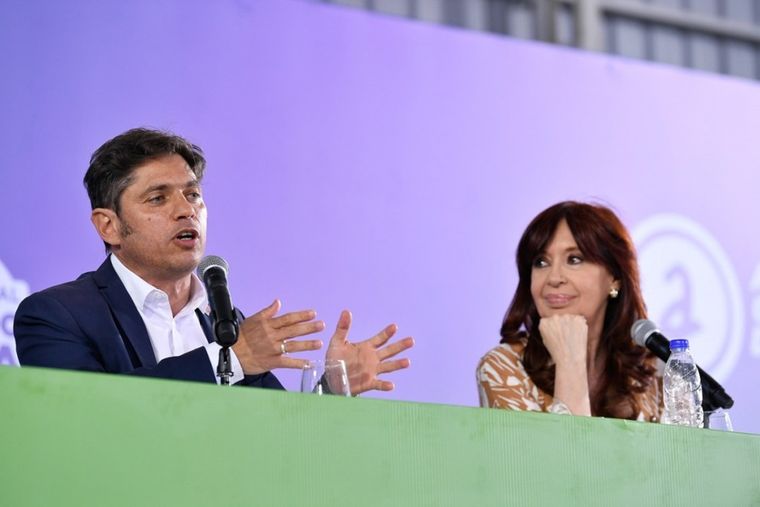 Axel Kicillof visitó a Cristina Kirchner en su domicilio de San José 1111 de cara a las elecciones nacionales. Foto: Agencia Noticias Argentinas