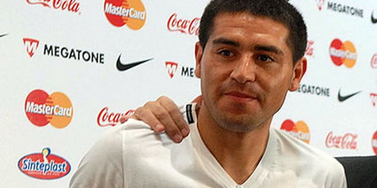 El astro de Boca no viajaría con el equipo.