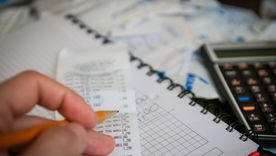 Según un informe privado el 58% del endeudamiento con tarjetas de crédito se destina a la compra de alimentos, mientras crece el fiado como tendencia. Foto: Foto: pixabay