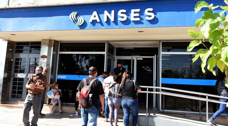 Anses otorgará un nuevo IFE a partir de octubre, pero para un universo más acotado de beneficiarios Foto: ALF PONCE MERCADO / MDZ