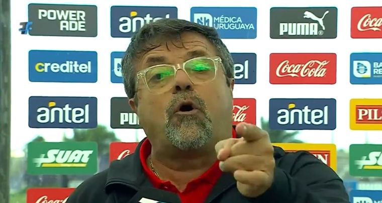 Caruso Lombardi explotó contra el VAR en Uruguay. Foto: Captura