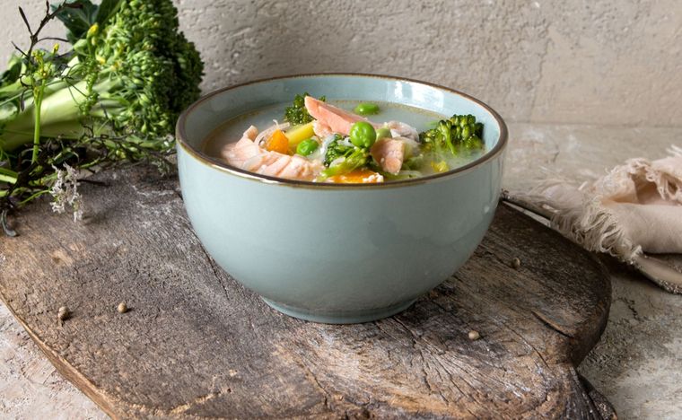 Sopa de salmón y brócoli Una receta simple y en pocos pasos que te sorprenderá. Foto: Shutterstock