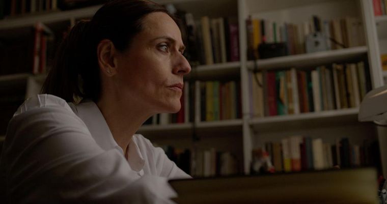 Itziar Ituño se pone en el papel de Julia, una psicóloga que da clases en la UBA, en Pensamiento Lateral. Itziar Ituño se pone en el papel de Julia, una psicóloga que da clases en la UBA, en Pensamiento Lateral.