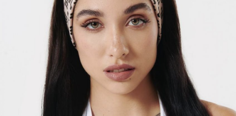 La cantante de 23 años de edad está comprometida con su novio J Rei Foto: Instagram @mariabecerra