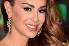 Ninel Conde luce espléndida, de gala y de jeans. Foto: Show News - https://www.show.news/__export/1640128464406/sites/debate/img/2021/12/05/ninel-1.jpg_242310155.jpg