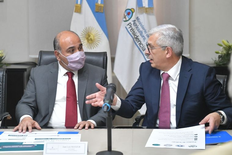 Foto: Twitter: @JuanManzurOK