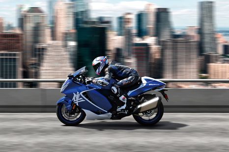 La Suzuki Hayabusa Special Edition 2026 llega a los concesionarios españoles con un precio de 22.590 euros. La Suzuki Hayabusa Special Edition 2026 llega a los concesionarios españoles con un precio de 22.590 euros.