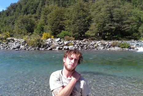 Giro en el caso del turista asesinado: detuvieron al tío de los menores