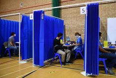 reino unido alerta a alergicos agudos sobre la vacuna de pfizer biontech