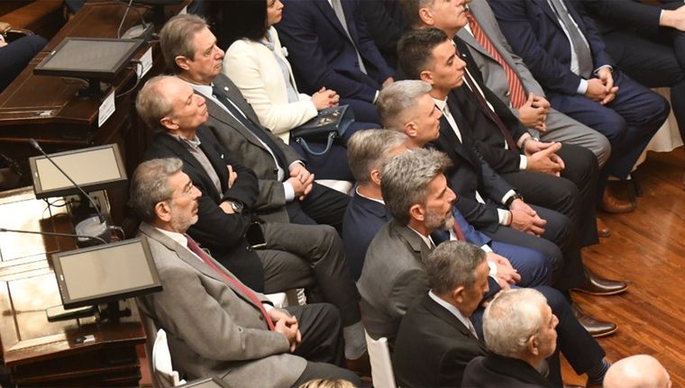 Dirigentes de diferentes partidos asistieron a la Legislatura para presenciar la Apertura de Sesiones Foto: Alf Ponce Mercado/MDZ