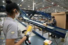 asi es el deposito de mercado libre que esta en la mira del sindicato de camioneros