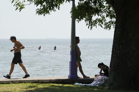 El Servicio Meteorológico Nacional emitió un informe especial por altas temperaturas para buena parte del centro y norte argentino. El Servicio Meteorológico Nacional emitió un informe especial por altas temperaturas para buena parte del centro y norte argentino.
