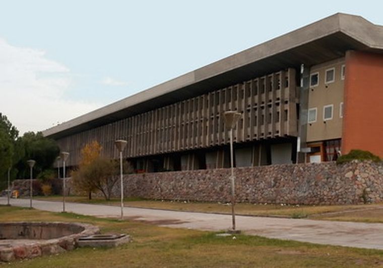 Facultad de Ciencias Políticas y Sociales, espacio donde se cursará la maestría. Foto: UNCuyo