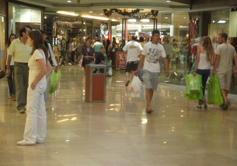 El delincuente fue perseguido por el interior del centro comercial. Foto: MDZ