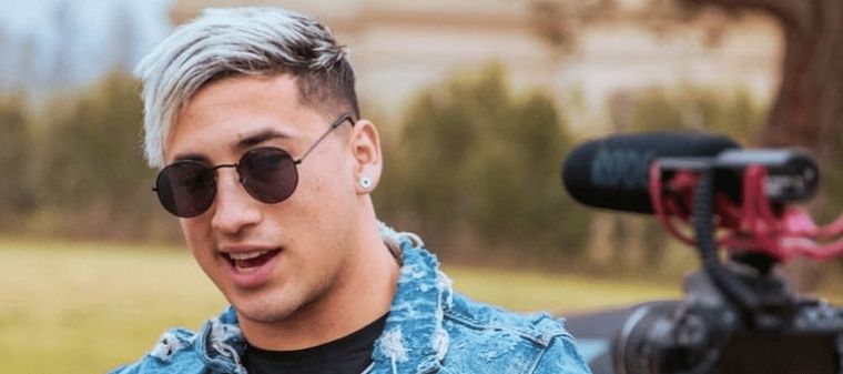 Cuestionado Días atrás fingió su muerte. Pero estaba de parranda.