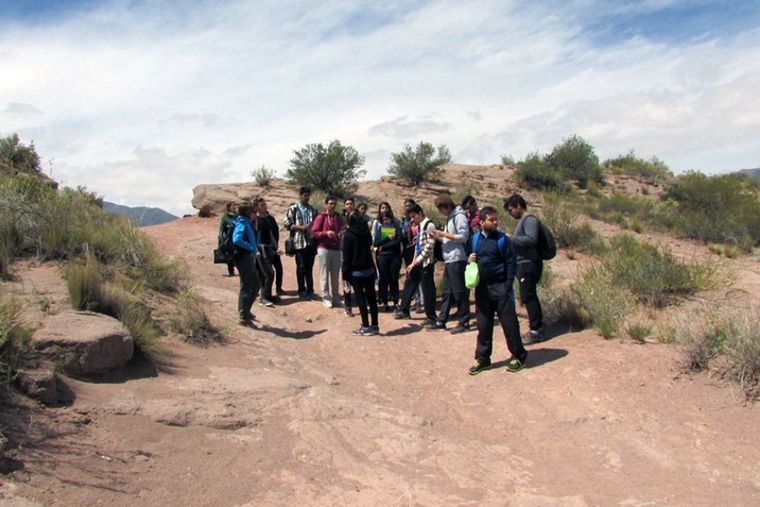Estudiantes y científicos de Geología de la Universidad de La Plata denunciaron haber recibido agresiones mientras realizaban un trabajo de campo en Potrerillos, Mendoza. Foto: Centro de Investigaciones Geológicas