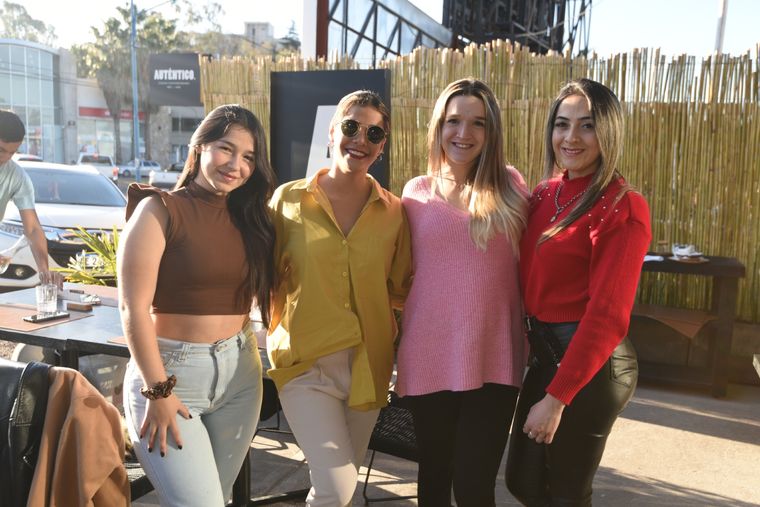 Ellas disfrutaron de un gran día del amigo en una tarde de té. No te pierdas la galería de fotos, al final de la nota. Foto: Maximiliano Ríos