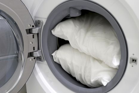 Se recomienda no lavar de más de dos almohadas. Foto: Shutterstock