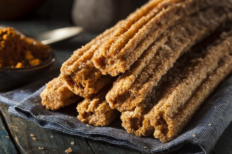 Admira la textura de estos churros mexicanos deliciosos ¡no podrás parar de comerlos!