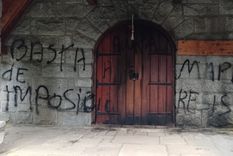 ataque mapuche en villa la angostura: intentaron quemar una capilla