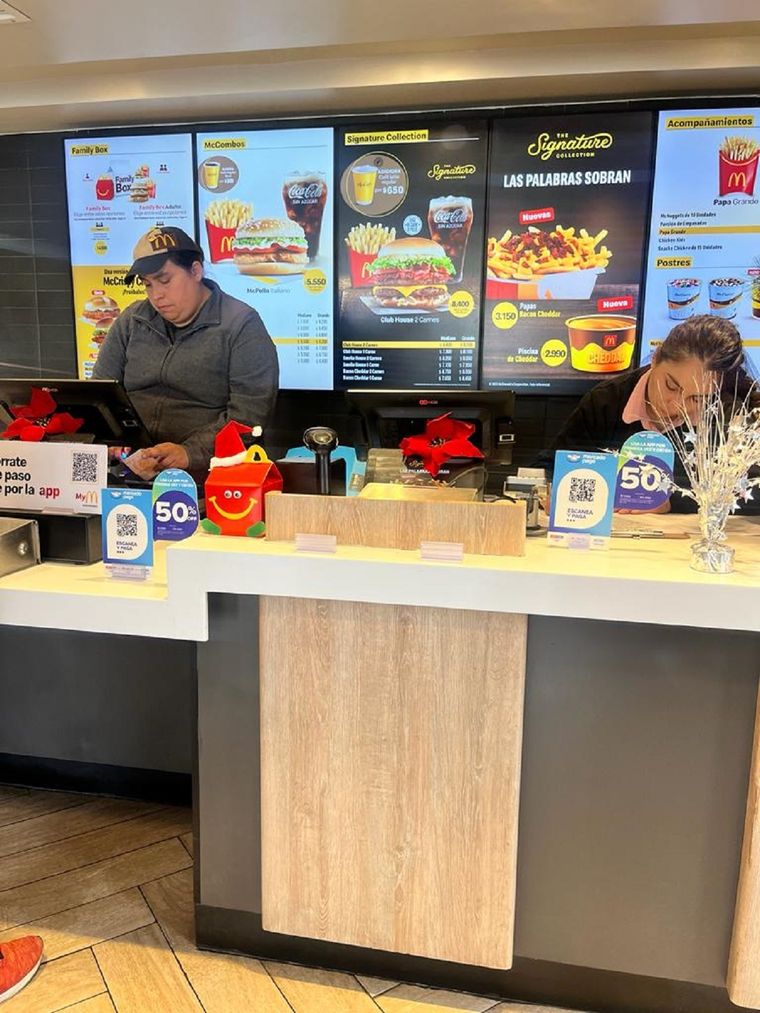 La famosa cadena de hamburguesas ofrece precios algo más elevados que en Argentina. Foto: MDZ
