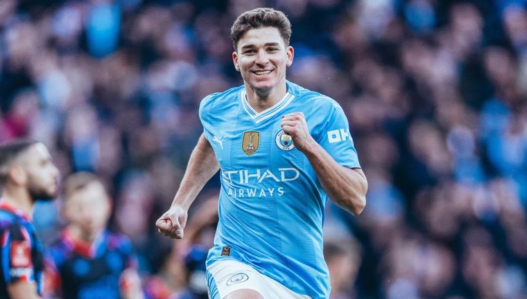 Julián marcó el segundo del City. Foto: @ManCityES