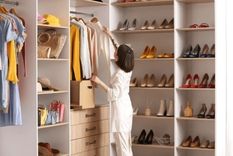 Debes quitar de tu armario algunas prendas que te restan elegancia Foto: Shutterstock