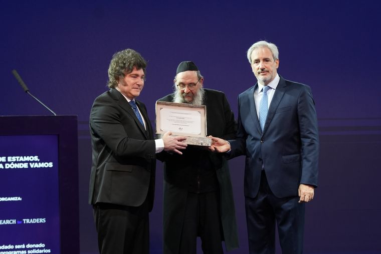Javier Milei con Darío Epstein y el rabino Tzví Grunblatt