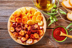 Saborea Galicia: pulpo a la gallega con patatas y pimentón, un clásico de la gastronomía Foto: Shutterstock