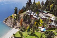 El hotel tiene hermosas vistas al Lago Nahuel Huapi Foto: booking.com