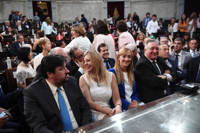 Anabel Fernández Sagasti en la asunción de Alberto Fernández, en primera fila.