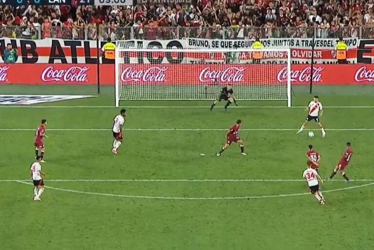 La polémica jugada del gol anulado a Giuliano Galoppo. Foto: Captura de TV