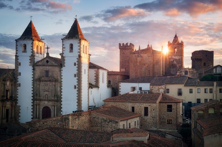 Trujillo, en Cáceres, fue elegido por la inteligencia artificial como uno de los pueblos más bellos y olvidados de España. Foto: Shutterstock Trujillo, en Cáceres, fue elegido por la inteligencia artificial como uno de los pueblos más bellos y olvidados de España. Foto: Shutterstock