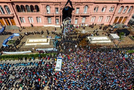 El Gobierno de Alberto Fernández esperaba un millón de personas en el velatorio del exfutbolista. Foto: X. El Gobierno de Alberto Fernández esperaba un millón de personas en el velatorio del exfutbolista. Foto: X.