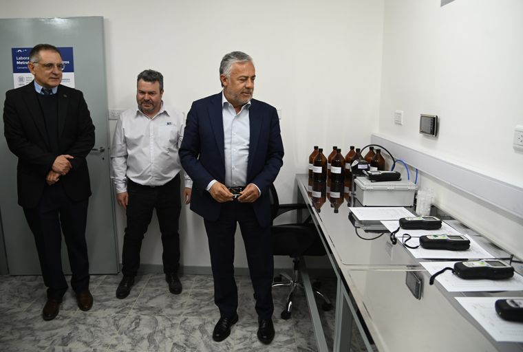 Alfredo Cornejo inauguró el laboratorio de certificación de alcoholímetros de Mendoza