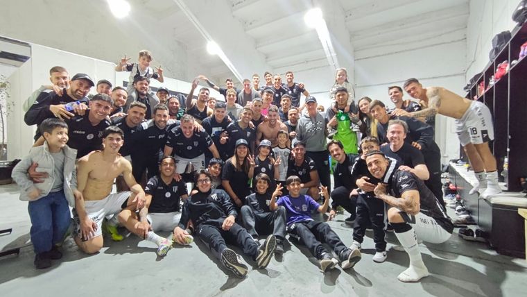 Gimnasia celebra el merecido triunfo ante Gimnasia de Jujuy. 